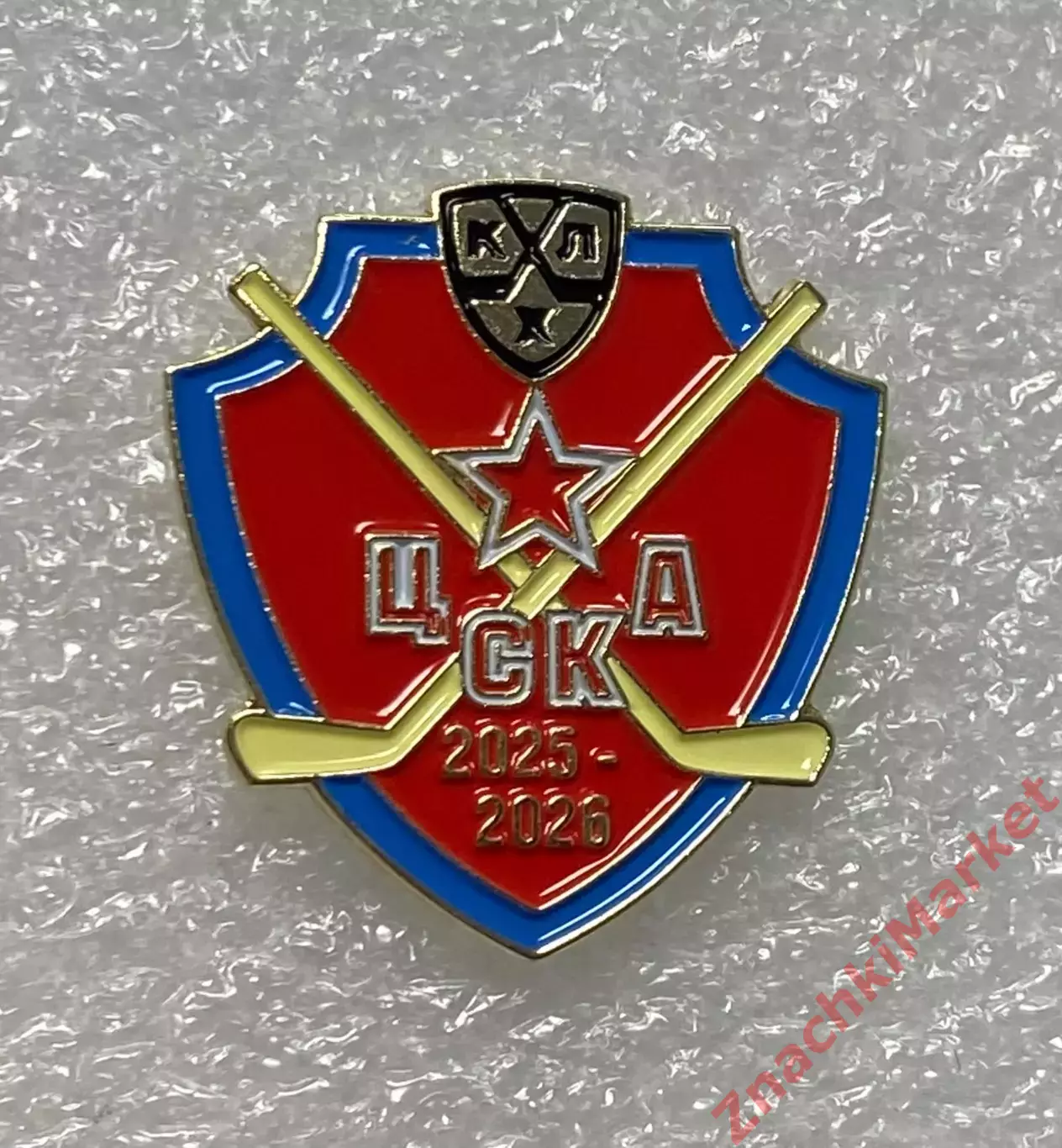 Хоккей КХЛ сезон 2025/26 ХК ЦСКА Москва, значок-1 (красный щит)