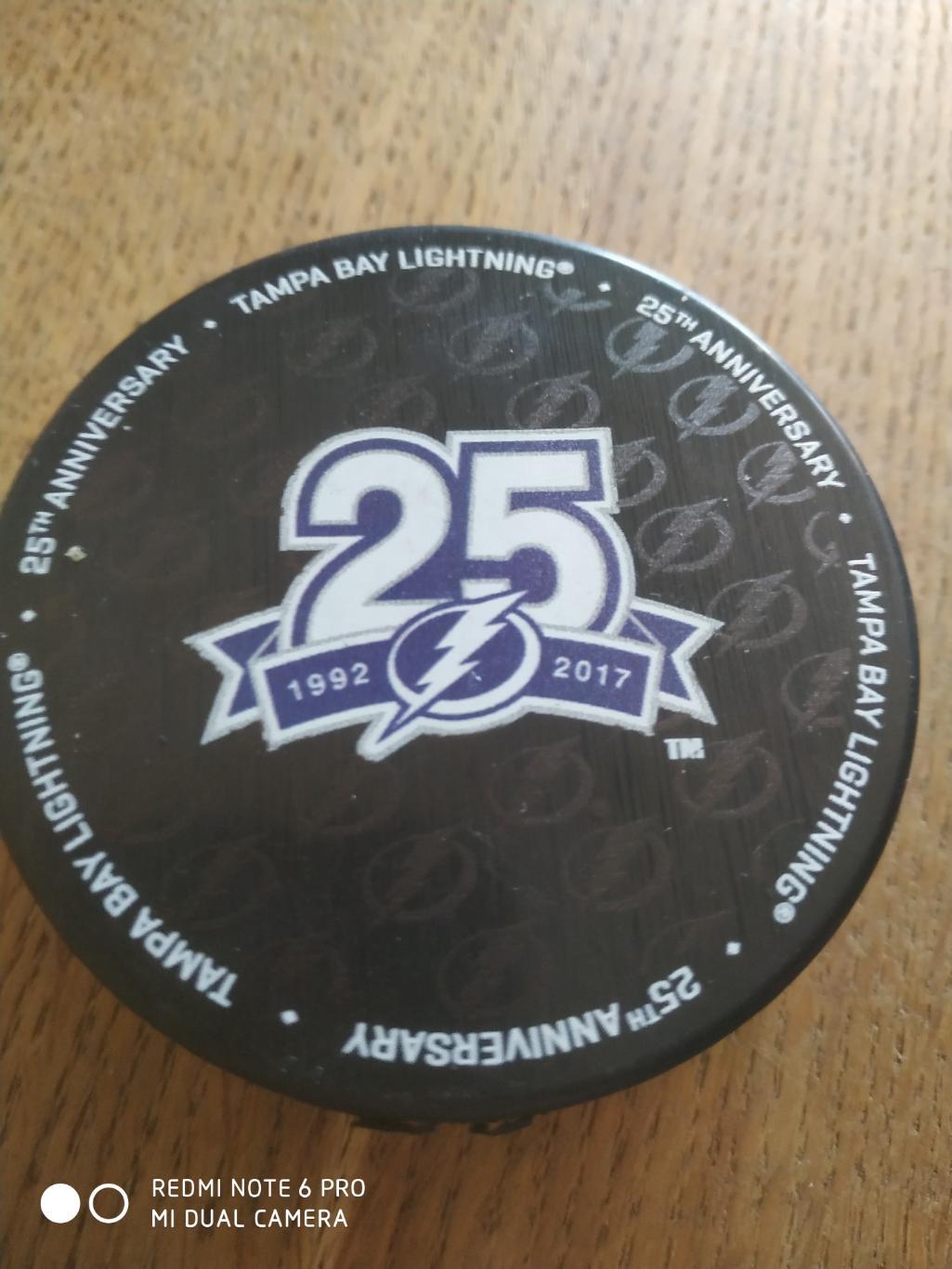 ХОККЕЙ ОФИЦИАЛЬНАЯ ШАЙБА НХЛ NHL 1992-2015 25TH ANNIVERSARY TAMPA BAY LIGHTNING