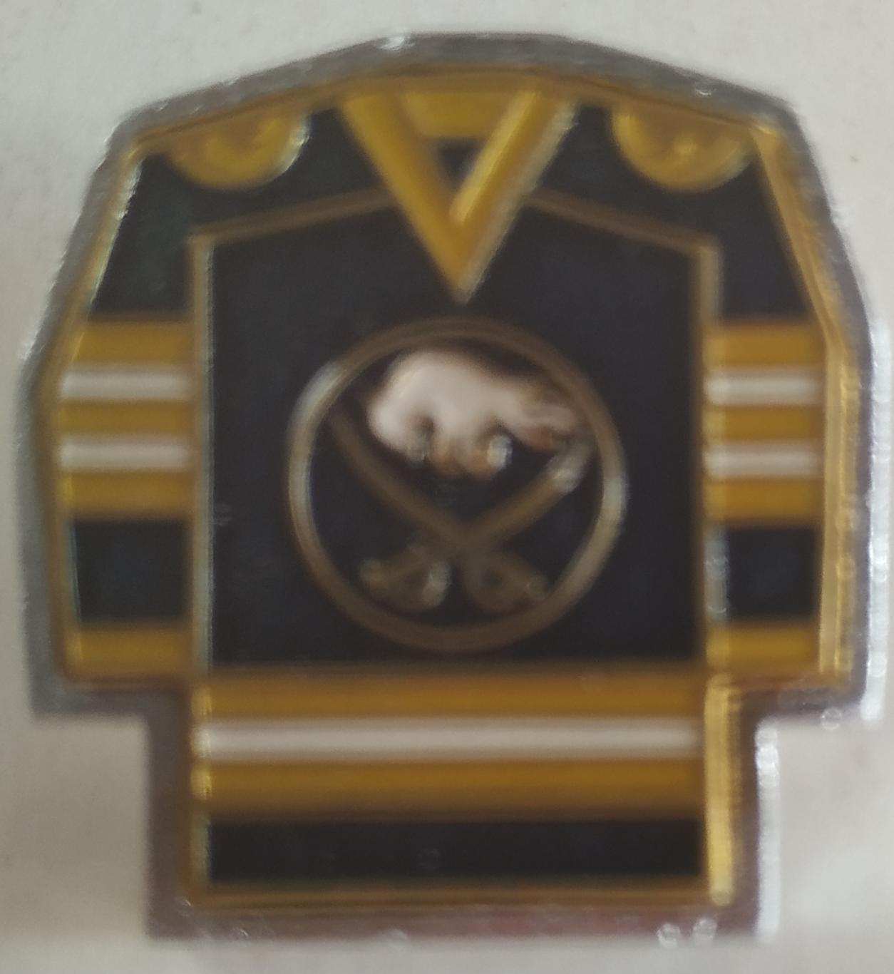 1976 ЗНАЧОК ХОККЕЙ НХЛ NHL BUFFALO SABERS HOCKEY PIN