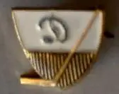 ЗНАЧОК НХЛ ХОККЕЙ 1980 СССР ДИНАМО МОСКВА ЩИТ ЗОЛОТИСТЫЙ