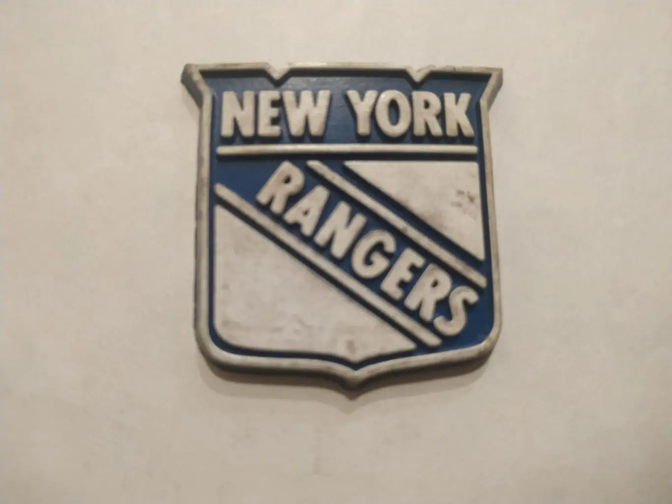 ХОККЕЙ ЗНАЧОК МАГНИТ НЬЮ ЙОРК РЭЙНДЖЕРС NHL NEW YORK RANGERS PIN 2