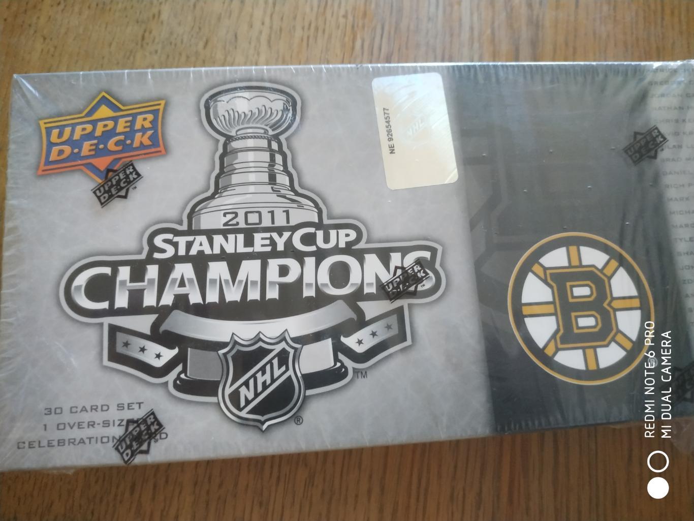 НАБОР 2011 BOSTON BRUINS STANLEY CUP NHL UPPER DECK COMMEMORATIVE BOX SET 30+1