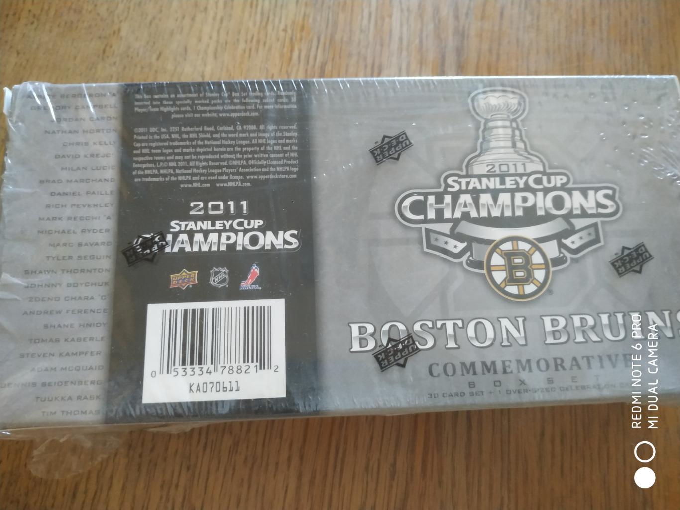 НАБОР 2011 BOSTON BRUINS STANLEY CUP NHL UPPER DECK COMMEMORATIVE BOX SET 30+1 1