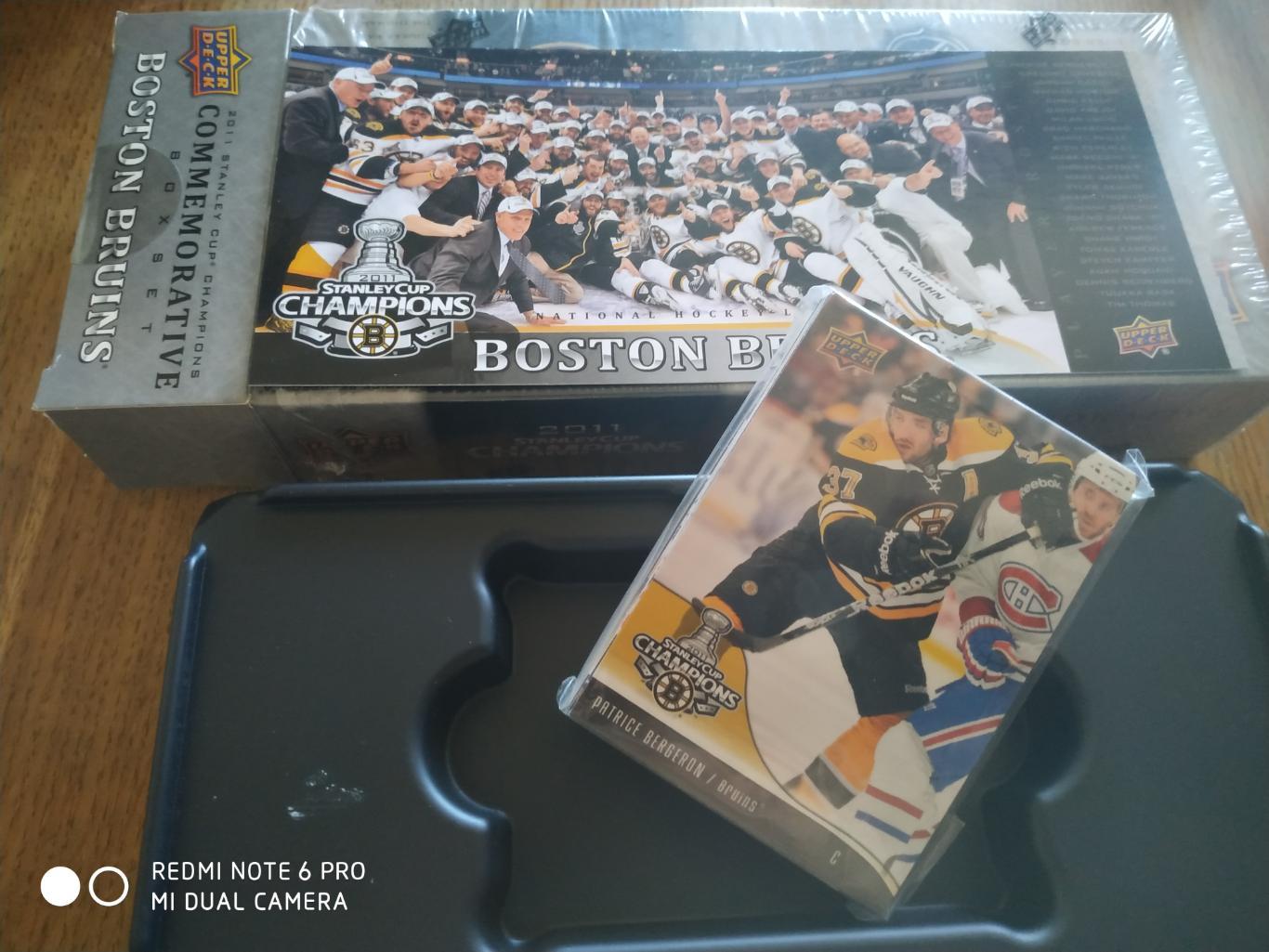 НАБОР 2011 BOSTON BRUINS STANLEY CUP NHL UPPER DECK COMMEMORATIVE BOX SET 30+1 2