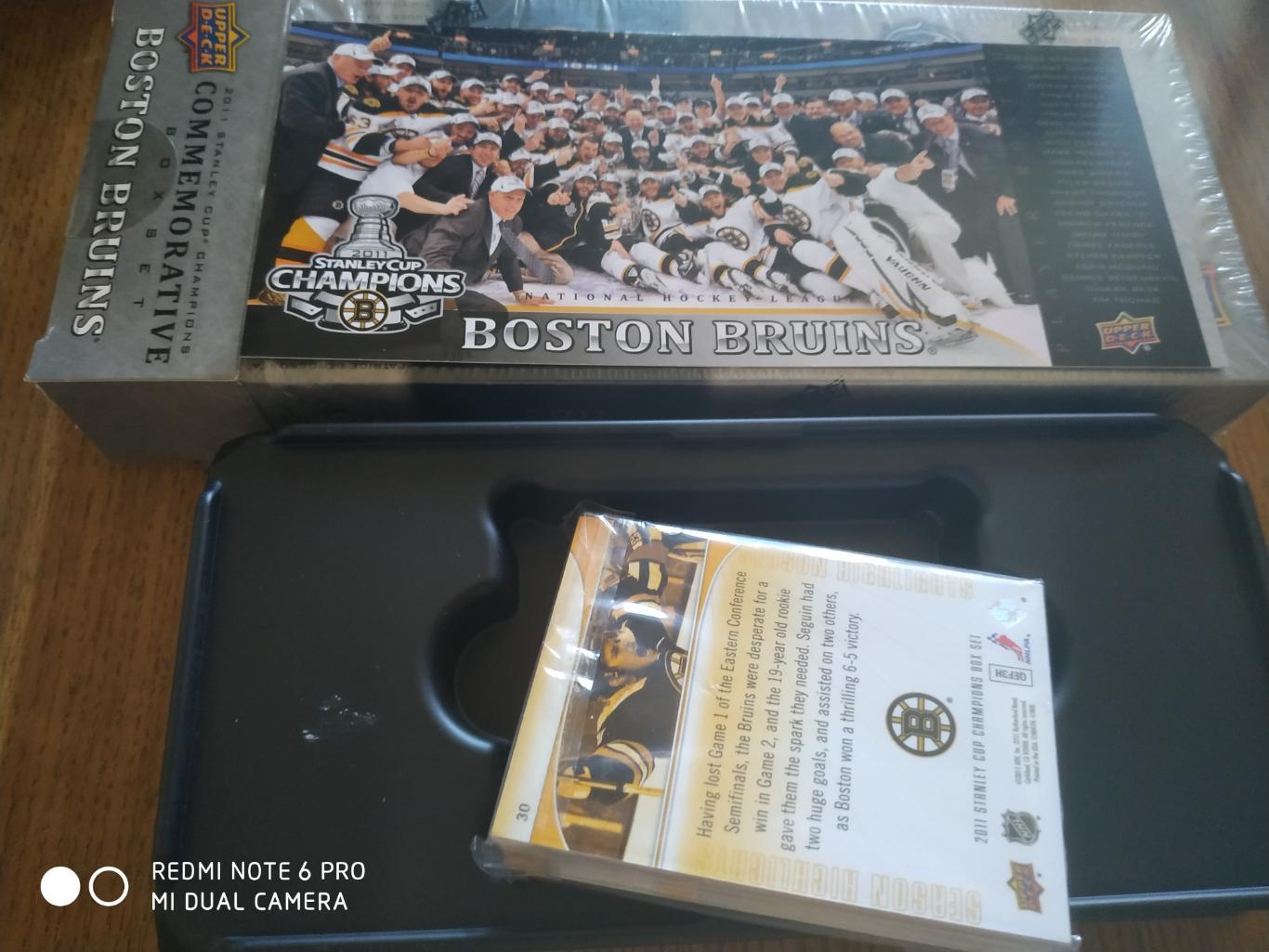 НАБОР 2011 BOSTON BRUINS STANLEY CUP NHL UPPER DECK COMMEMORATIVE BOX SET 30+1 3