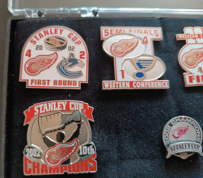 ХОККЕЙ НАБОР ЗНАЧКОВ НХЛ ДЕТРОЙТ СТЭНЛИ КАП 2002 NHL DETROIT STANLEY CUP #8 2