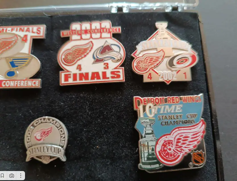 ХОККЕЙ НАБОР ЗНАЧКОВ НХЛ ДЕТРОЙТ СТЭНЛИ КАП 2002 NHL DETROIT STANLEY CUP #8 4