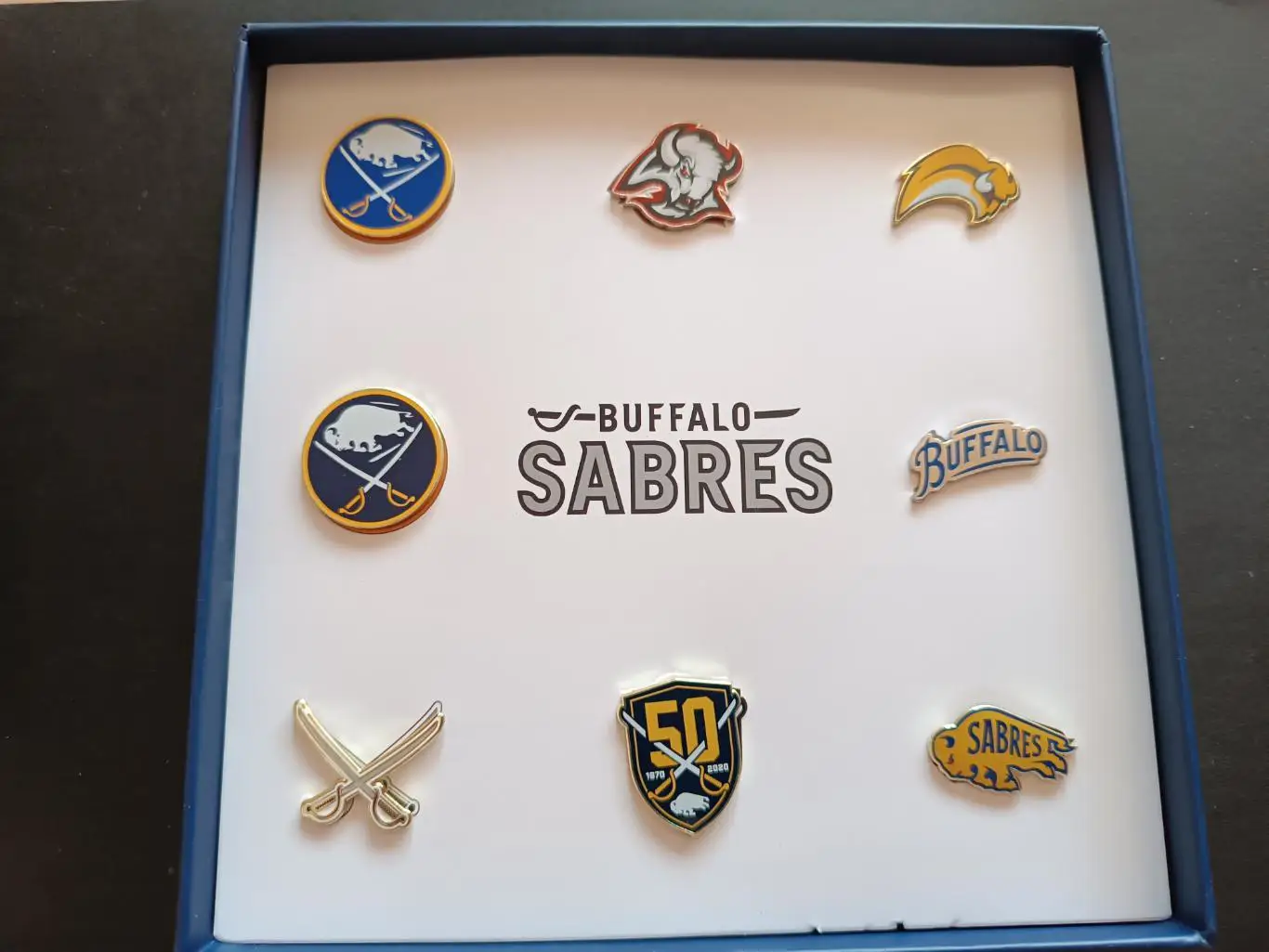 ХОККЕЙ НАБОР ЗНАЧКОВ НХЛ 50ЛЕТ БАФФАЛО СЕЙБРЗ 1970-2020 NHL BUFFALO SABRES PIN#8 5