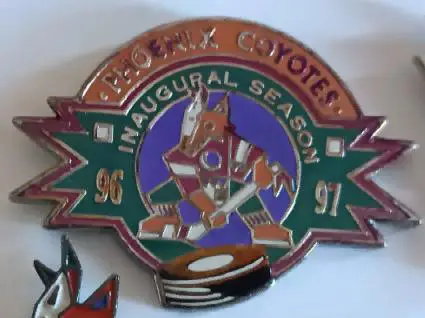 ХОККЕЙ ЗНАK НХЛ 1СЕЗОН ФЕНИКС КОЙОТС 1996-1997 NHL PHOENIX COYOTES INAUGURAL PIN