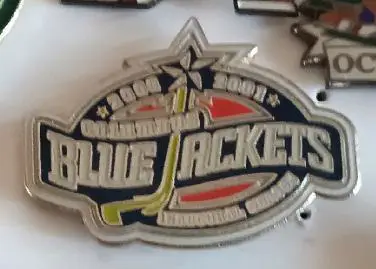ЗНАK НХЛ 1 СЕЗОН КОЛАМБУС 2000-2001 NHL COLUMBUS BLUE JACKETS INAUGURAL PIN