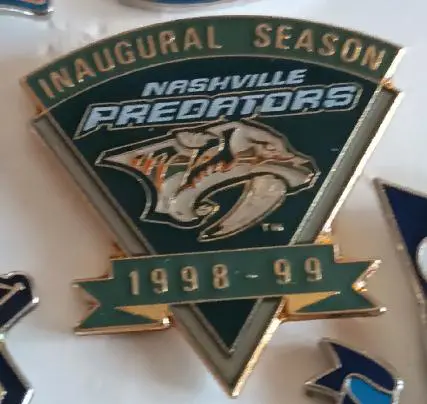 ХОККЕЙ ЗНАK НХЛ 1 СЕЗОН НЭШВИЛЛ ПРЕДАТОРС 1998 NHL NASHVILLE PREDATORS INAUGURAL