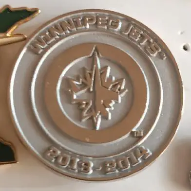 ХОККЕЙ ЗНАK НХЛ ЭМБЛЕМА ВИННИПЕГ 2013-14 NHL FREE PRESS WINNIPEG JETS PIN