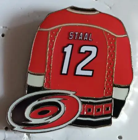 ХОККЕЙ ЗНАK НХЛ КАРОЛИНА ДЖЕРСИ ЭРИК СТААЛ NHL CAROLINA JERSEY ERIC STAAL #12PIN