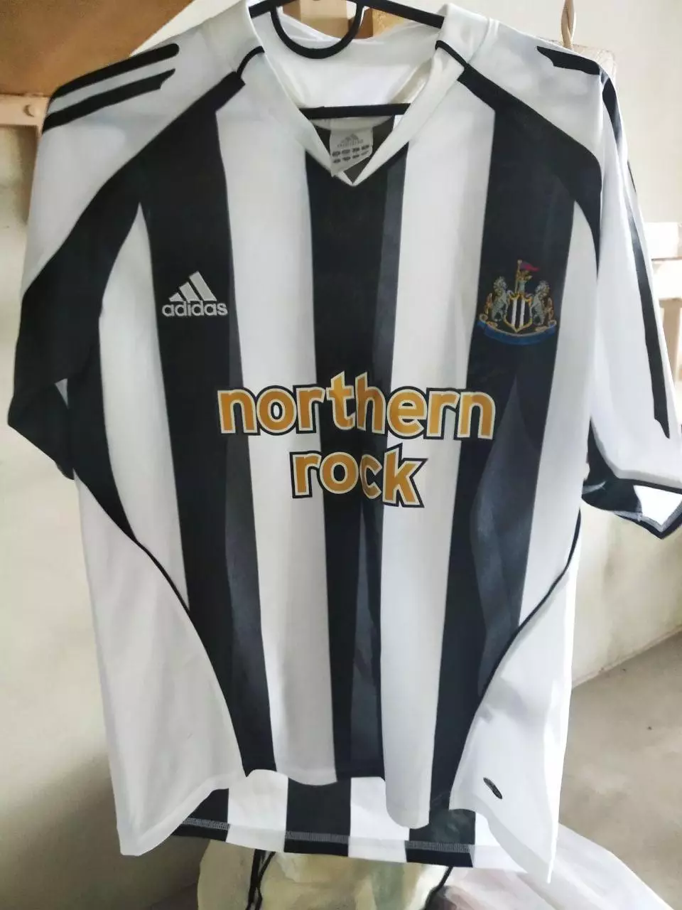Футболка коллекционная adidas NEWCASTLE UNITED.НЬЮКАСЛ ЮНАЙТЕД.Оптом скидки 30%!