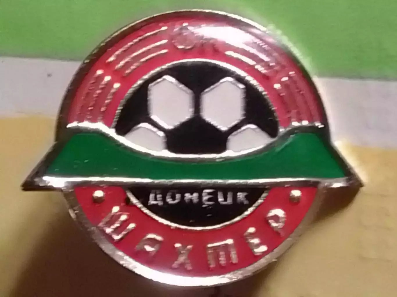 Футбольн значок. ФК ШАХТЕР Донецк. Емаль. Оптом скидки до 30%!