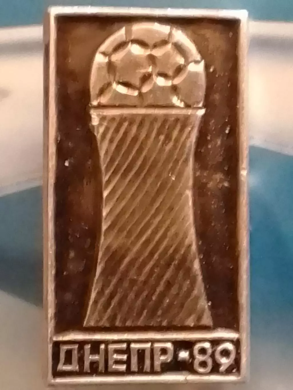 Футбольн. значок. ДНЕПР Днепропетровск - 1989. Оптом скидки до 30%!