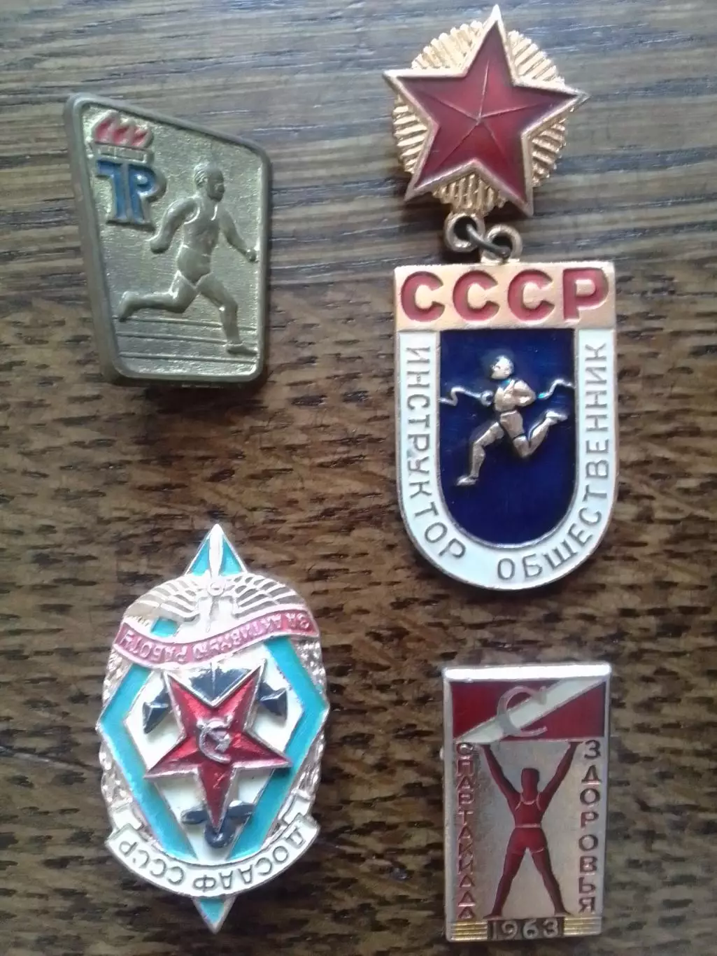 ЛЮБОЙ ЗНАЧЕК НА ВЬІБОР !. Оптом скидки до 30%!