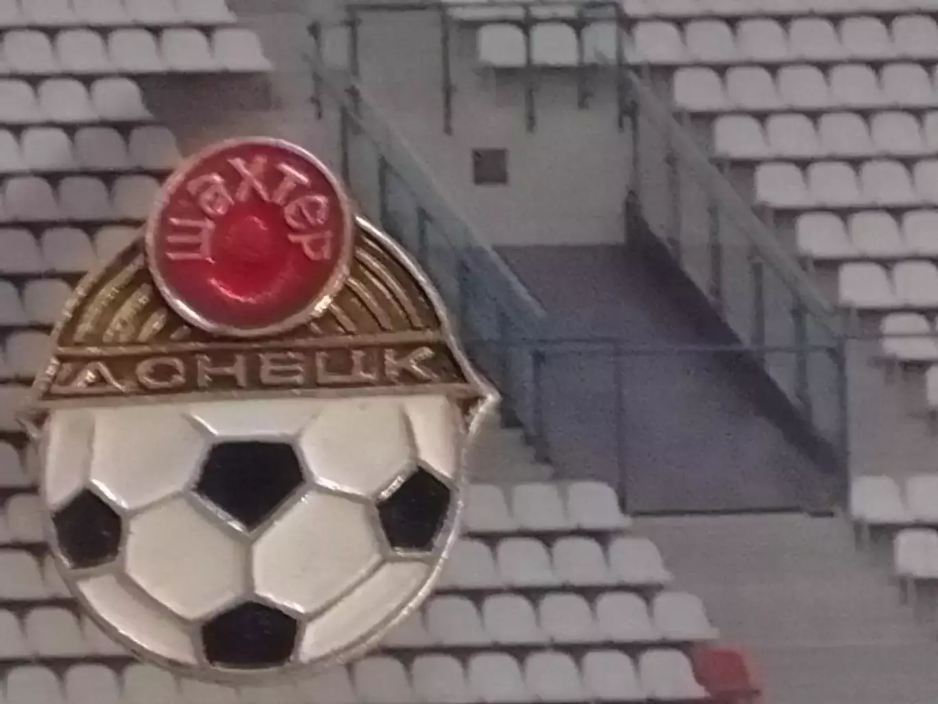 Футбольн значок. ФК ШАХТЕР Донецк. Оптом скидки до 30%!