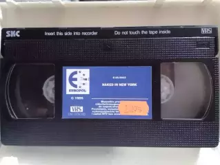 VHS SKC -180 XXX.- Еротическая программа ЗАДНИЙ ПЛАН. Оптом скидки 30%