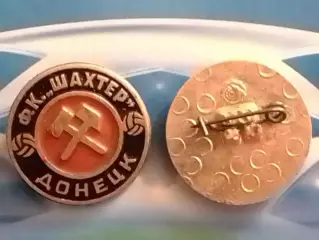 Футбольн. значок. Серия 32-18 ФК ШАХТЕР Донецк. Оптом скидки до 30%