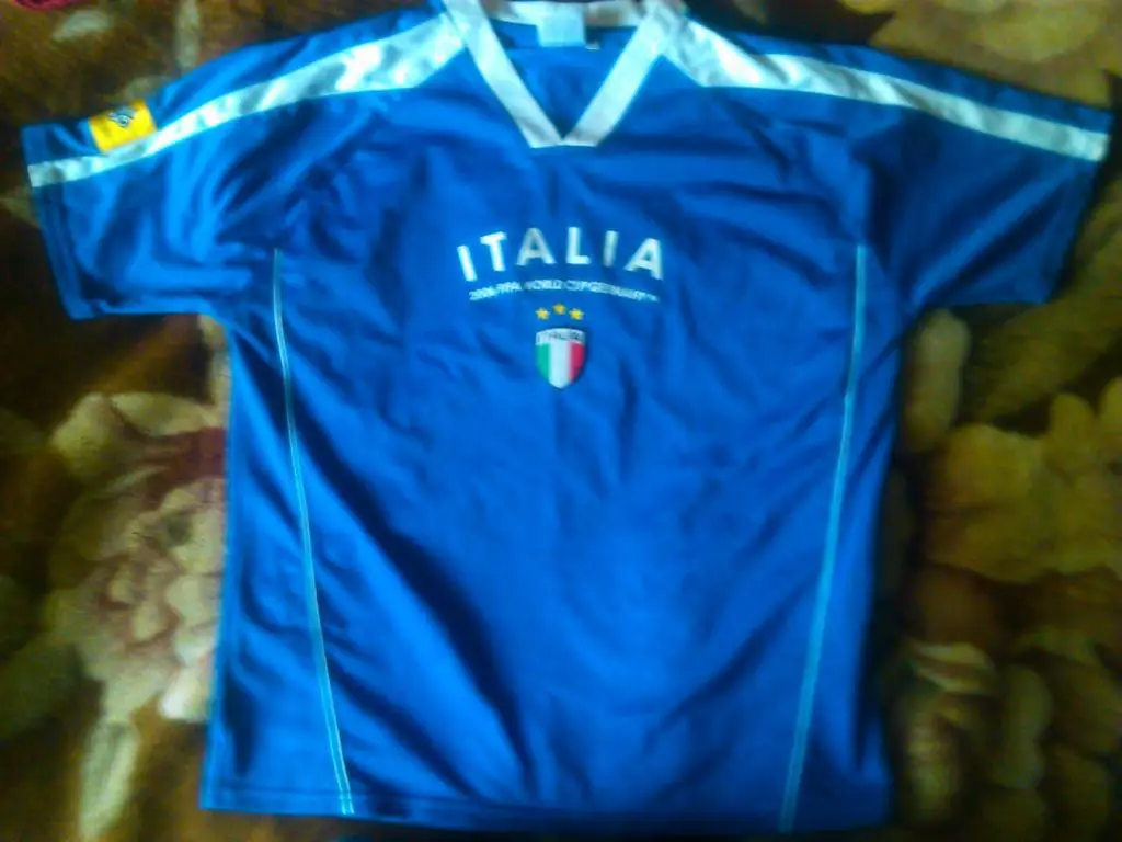 футболка сборной Италии к чемпионату мира 2006 в Германии. Оптом скидки до 36%!