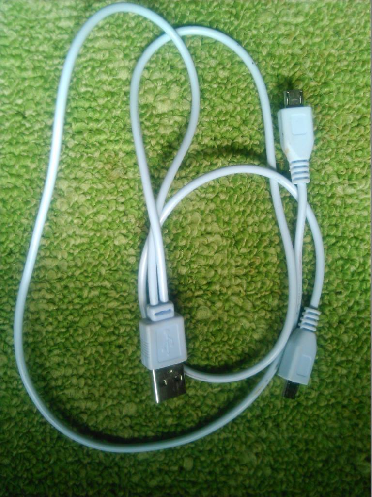 Контактный кабель для зарядки мобильного телефона от ноутбука и передачи данных.