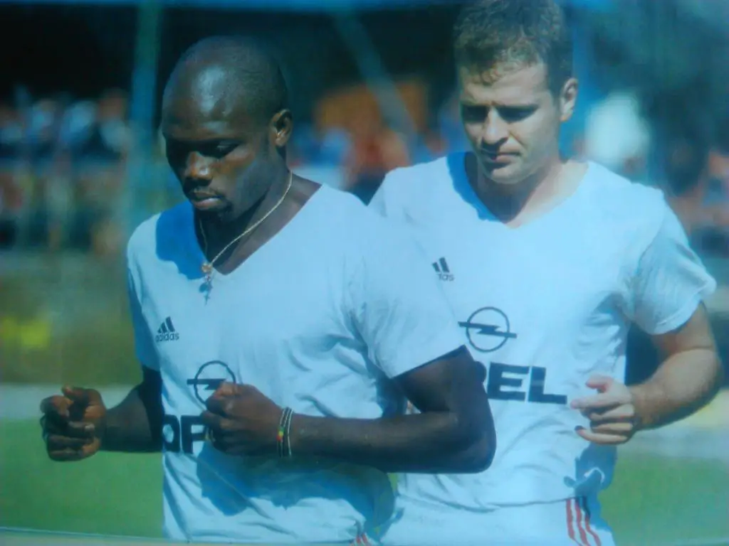 Футбол (Украина)№02(122).2000. Постер-Дж.Веа и О.Бирхоф. Колотов. 0тл. сохранен. 1