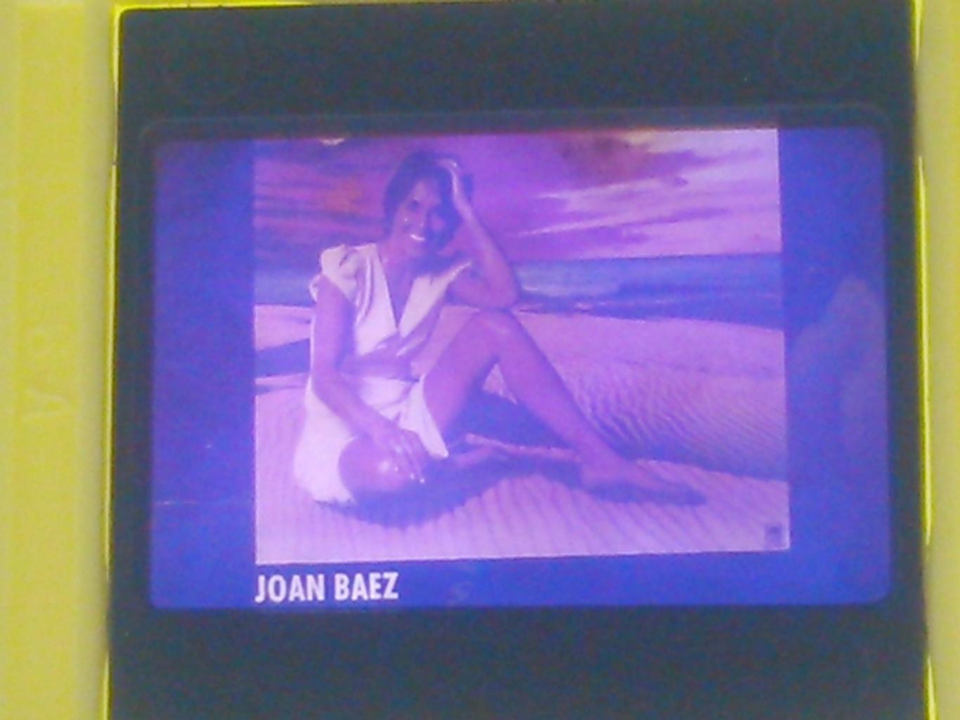 Joan BAEZ слайд (диапозитив) в пластиковой рамке