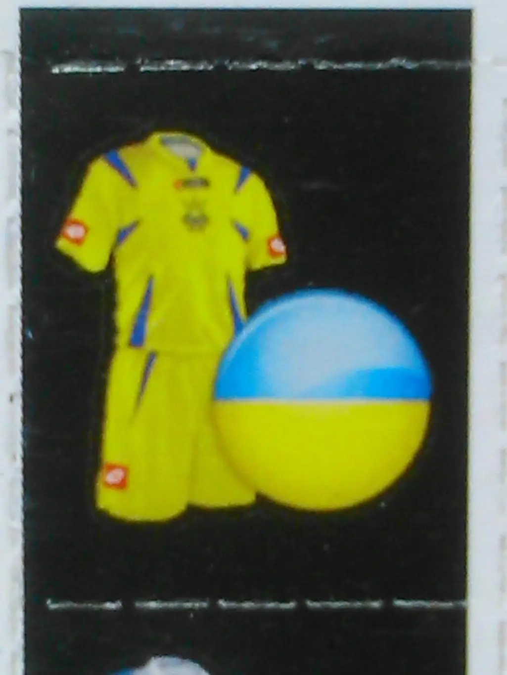 Наклейка Форма сборной Украины (2 х 3 см.) Оптом скидки 50%