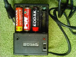 Зарядное устройство для батареек. Германия. Гуртом знижки до 45%!