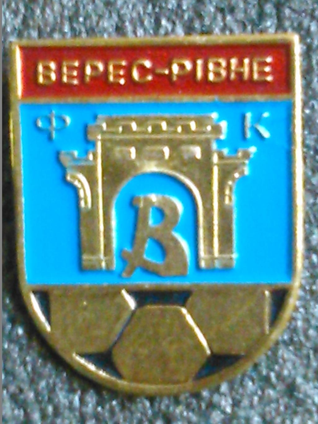 Футбольный значок. ВЕРЕС Рівне. Оптом скидки до 45%!