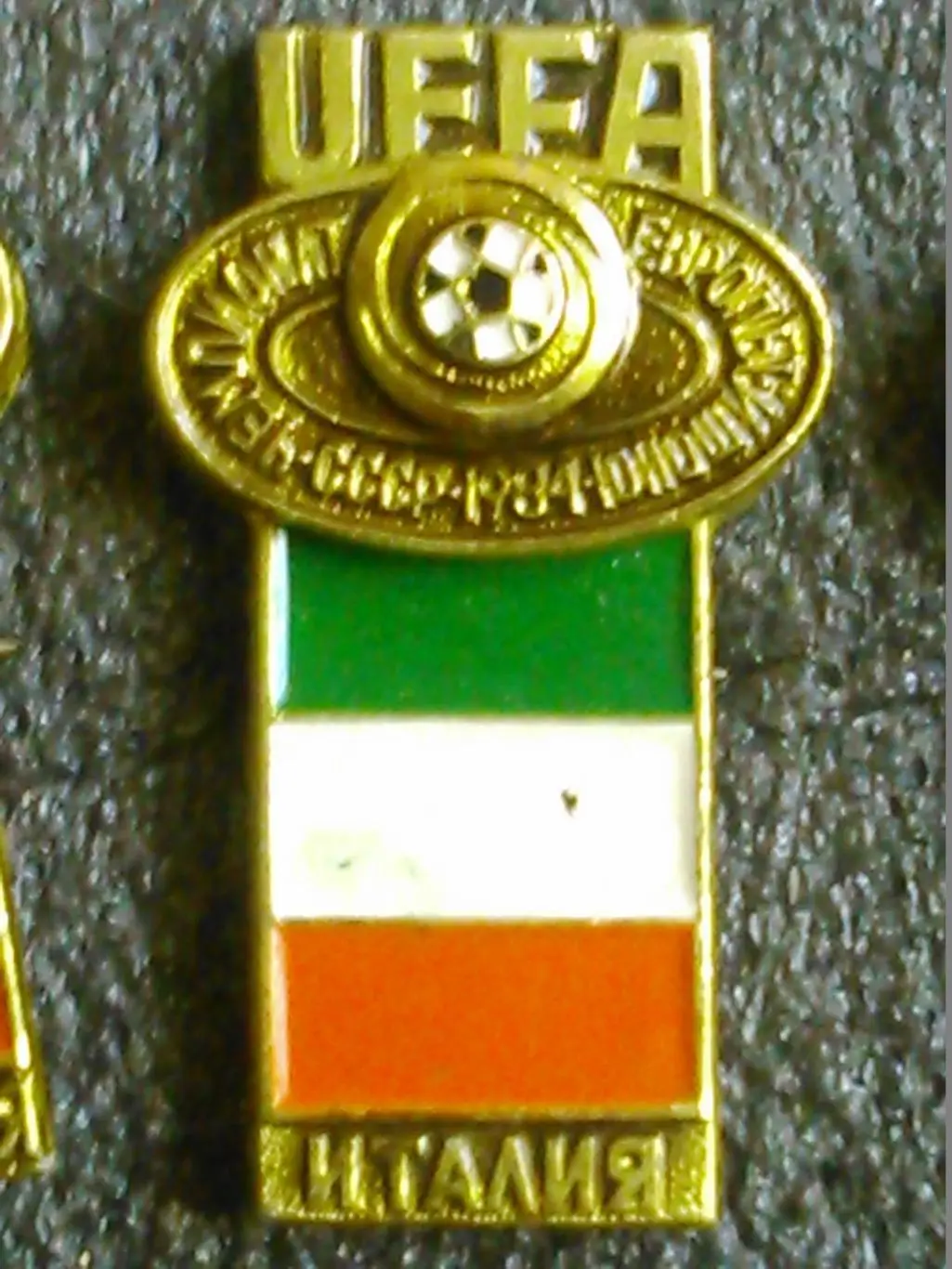 Футбольный значок. ИТАЛИЯ. ЧЕ Юноши 1984. Оптом скидки до 50%!