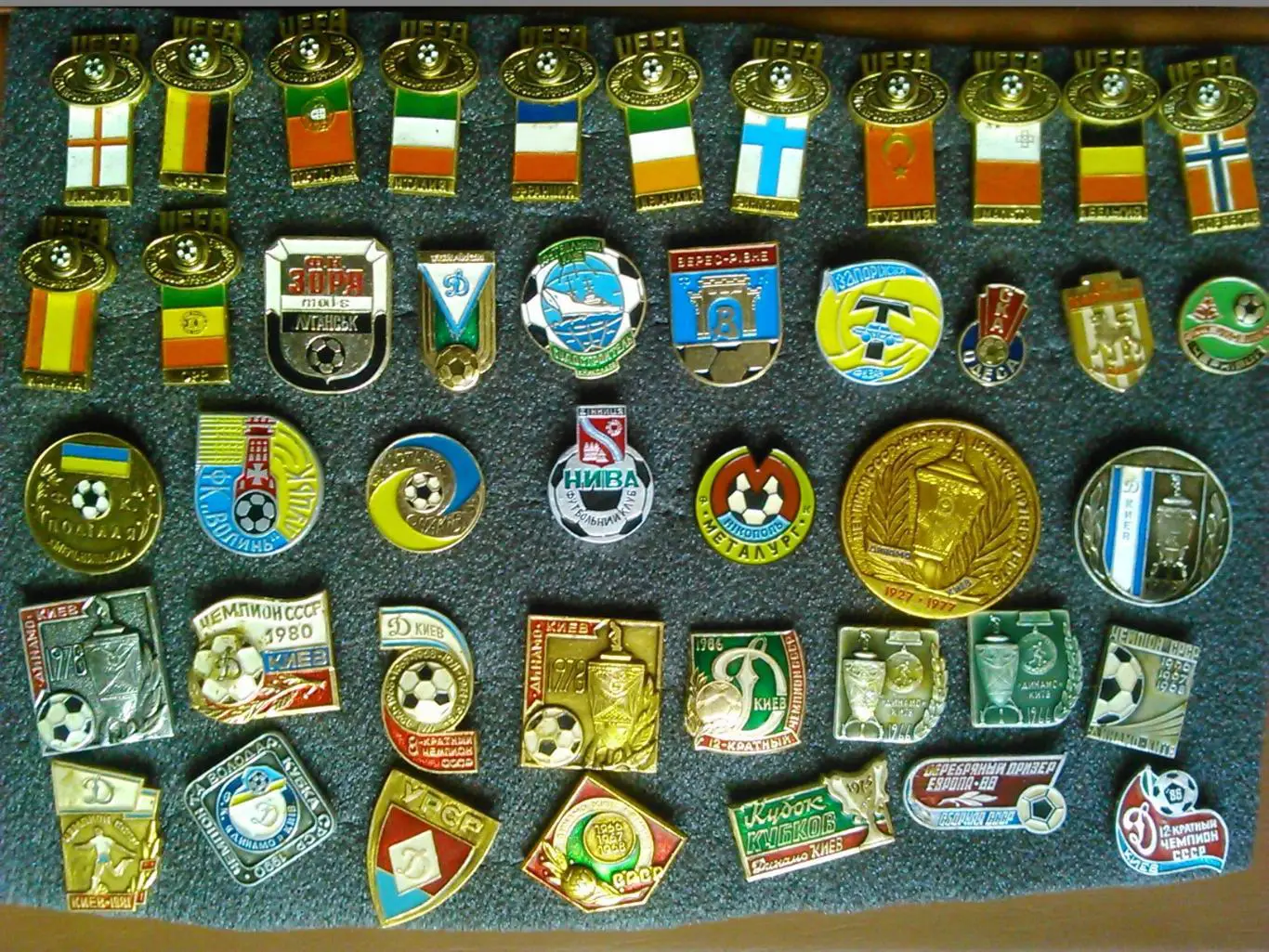 Футбольный значок. ИСПАНИЯ. ЧЕ Юноши 1984. Оптом скидки до 50%! 1