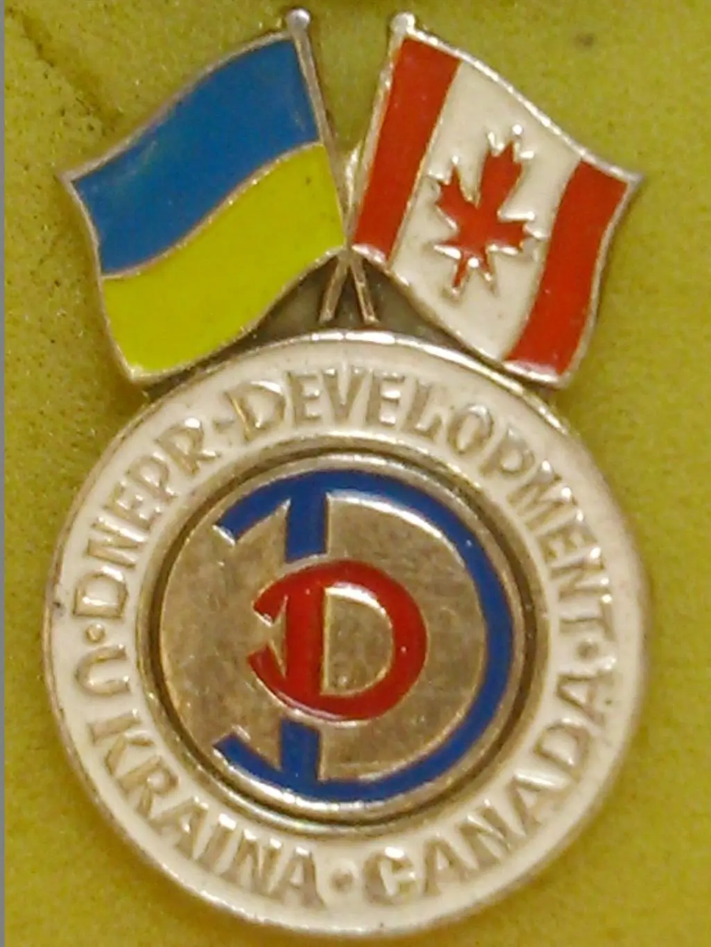 UKRAINA-KANADA. DNEPR DEVELOPMENT. Footbal Badge. Оптом скидки до 45%!