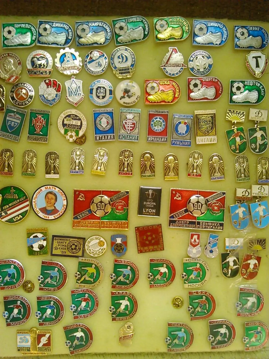 Футбольн значок. Динамо Киев 1978 №489. Ukraine Footbal Badge. Оптом скидки 48%! 1