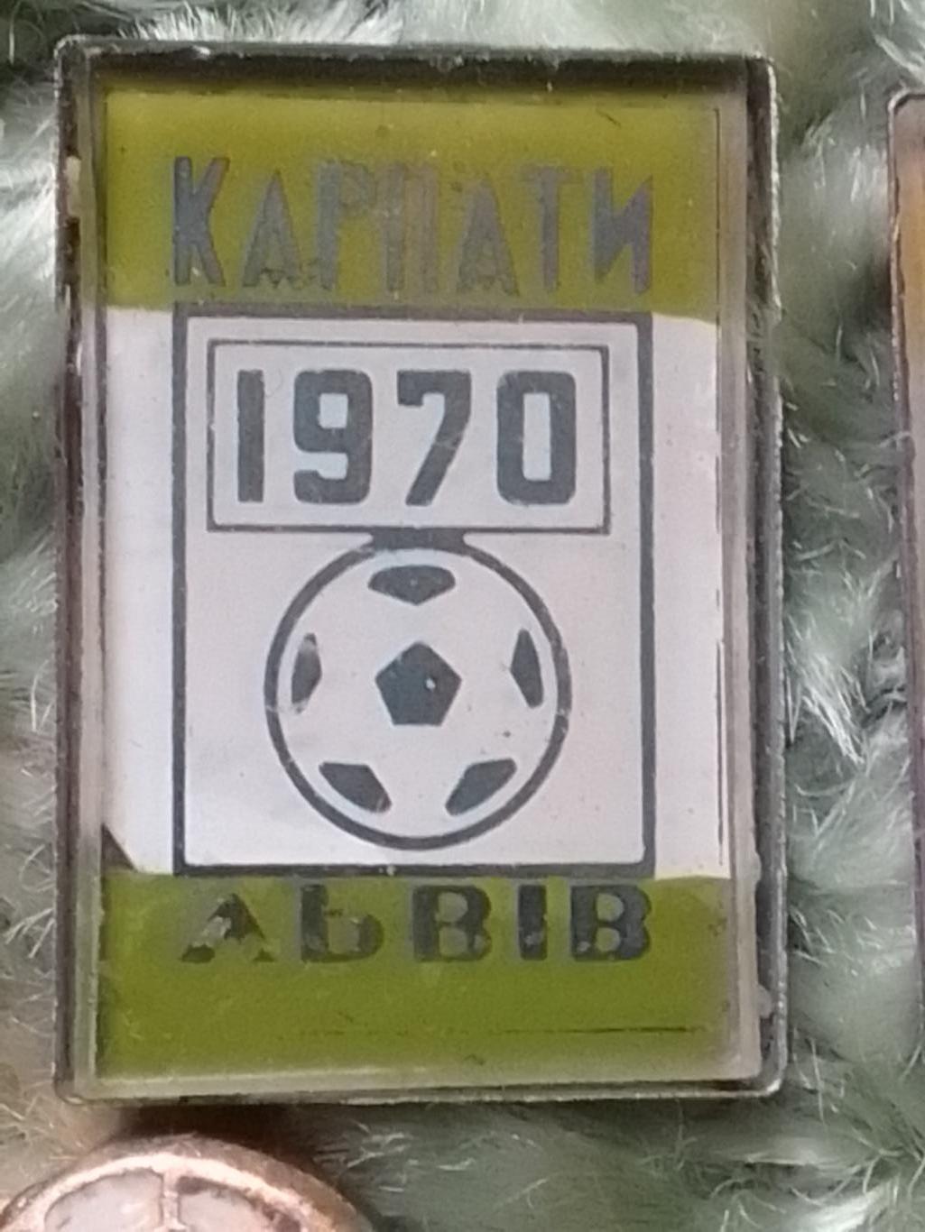 Футбольний значок. КАРПАТИ Львів 1970 скло, зелений. Оптом скидки до 40%!