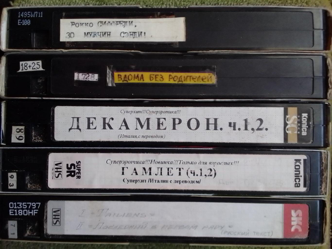 видео VHS-100 Рокко Сиффреди. 30 мужчин Сэнди. для взросл. ххх. Оптом скидки 39%