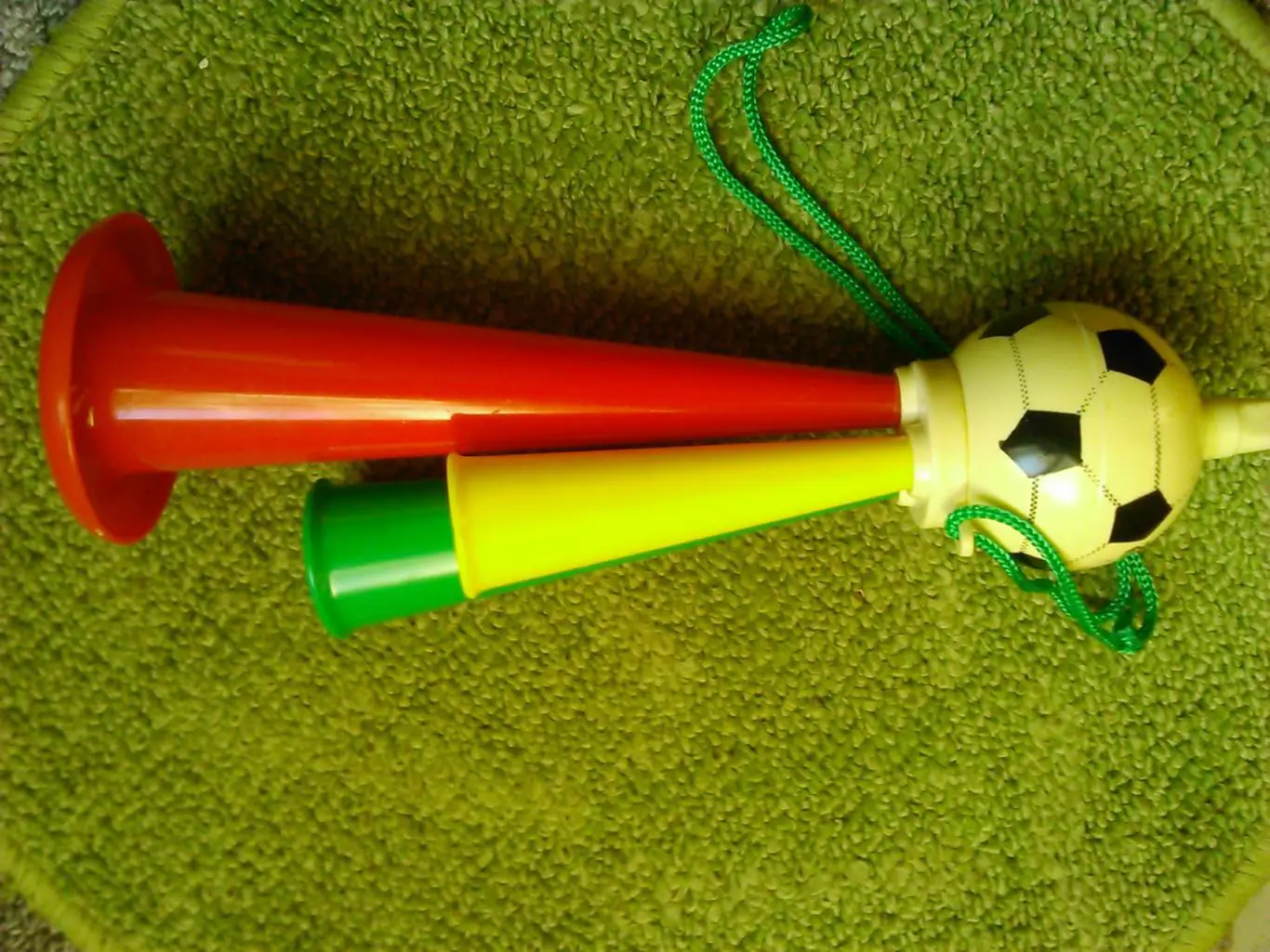 ДУДКИ. Пищалки футбольного болельщика (3 трубочки)! Скидки до 36%!