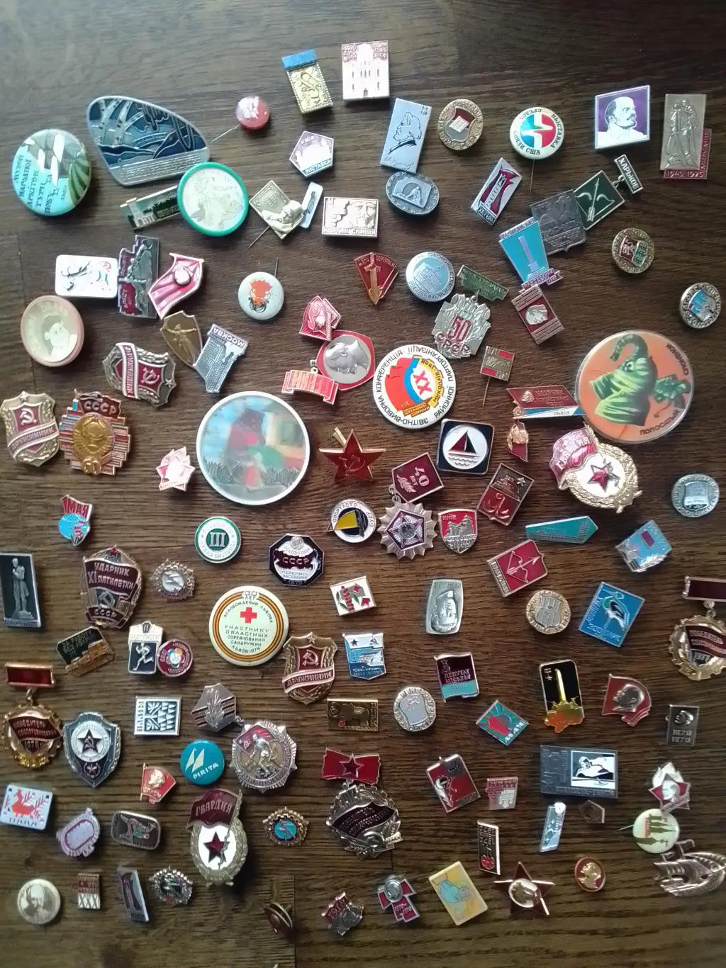 1000 (тисячу) знаків та значків. Оптом скидки до 33% 1