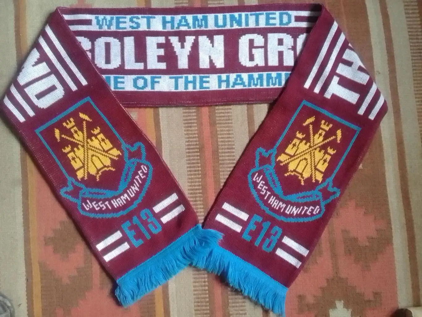 WEST HAM UNITED. ВЕСТ ХЭМ ЮНАЙТЕД (Шерсть 150 Х 18 см.) Оптом скидки до 31%!