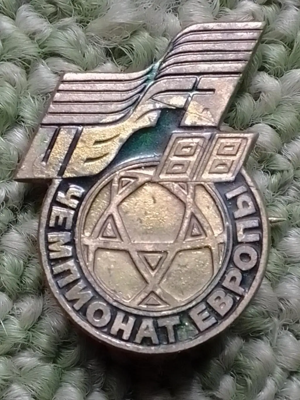 Футбольний значок. UEFA ЧЕМПИОНАТ ЕВРОПЫ 1988. Оптом скидки до 35%!