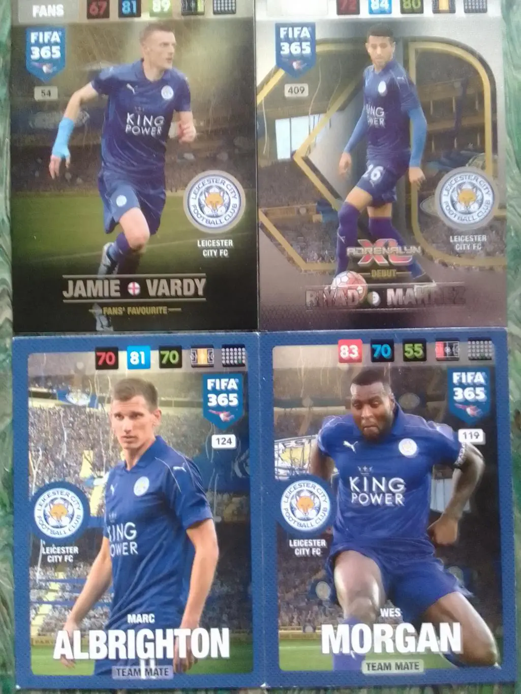 Любая карточка PANINI на вьібор игроков LEICESTER CITY. 2017 Оптом скидки 31%!