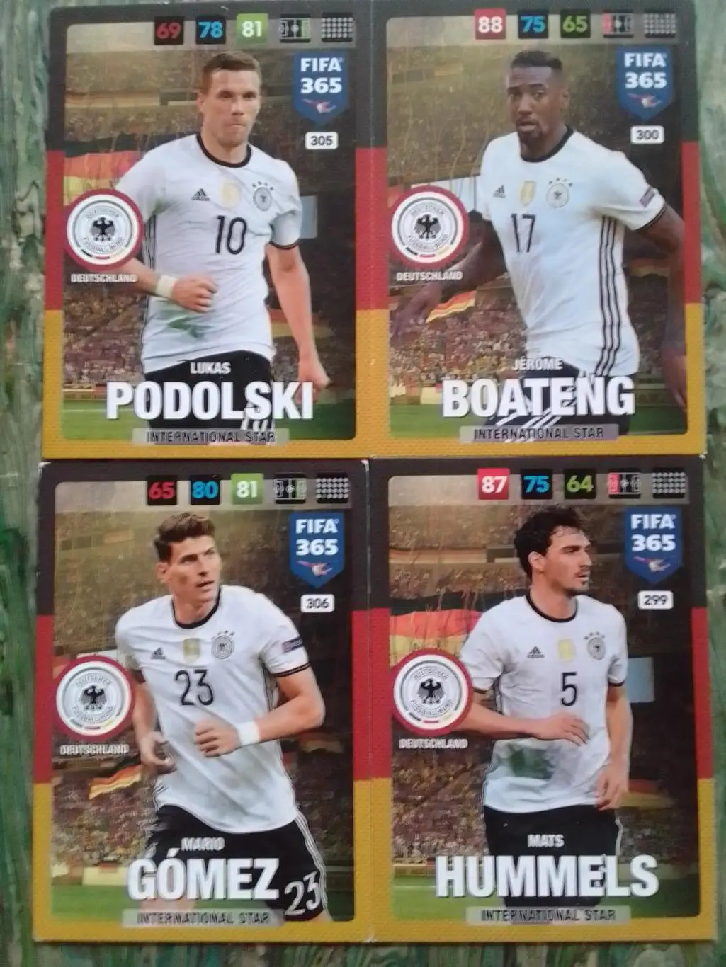 Любая карточка PANINI на вьібор игроков сборной ГЕРМАНИИ. 2017 Оптом скидки 32%!