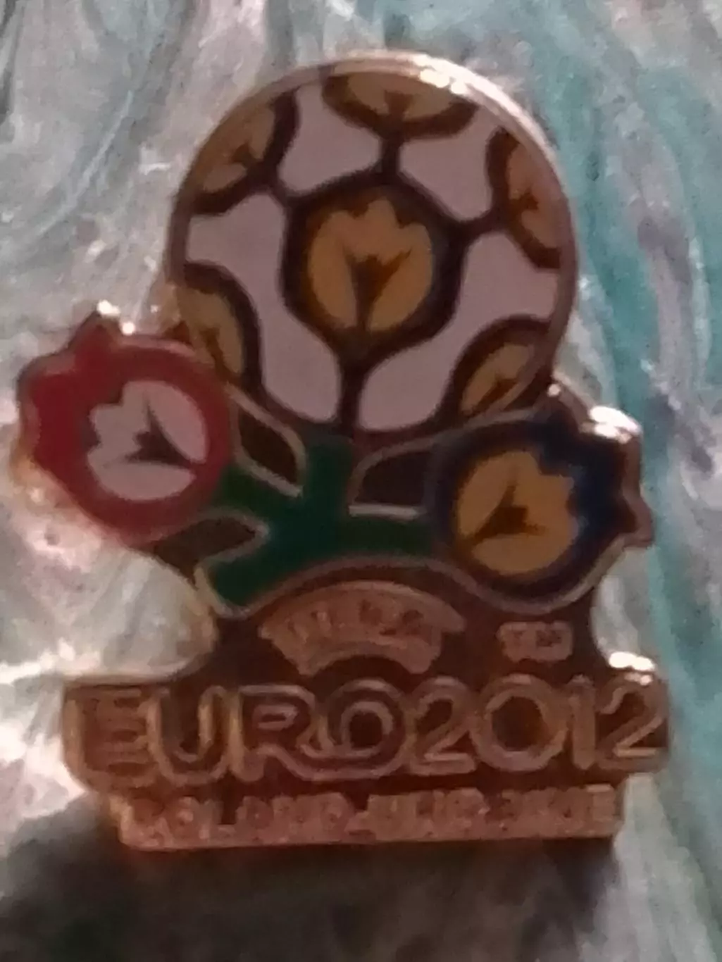 Знак ЕВРО 2012 позолота, цанга. Оптом скидки до 32%!