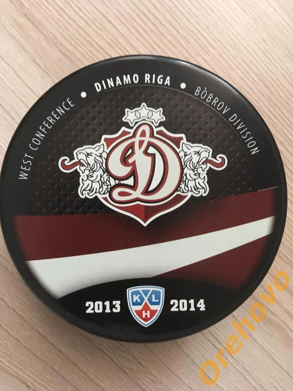 Шайба хоккейная ХК «Динамо» Рига сезон 2013/2014 (сувенир)