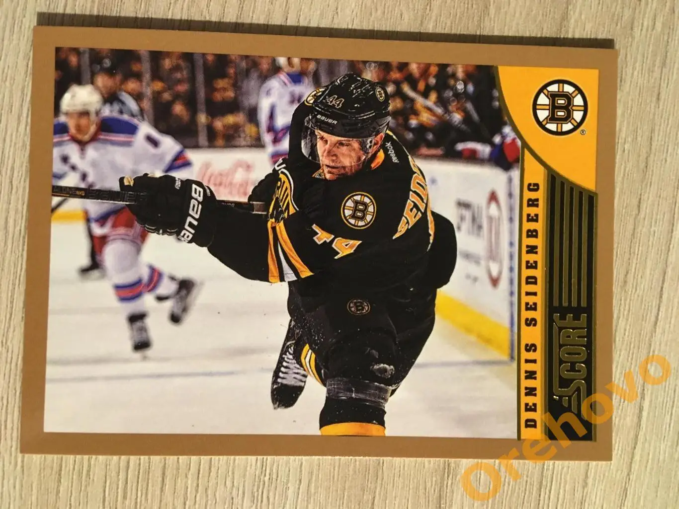 DENNIS SEIDENBERG Бостон No. 32 gold 2013-14 Score Panini