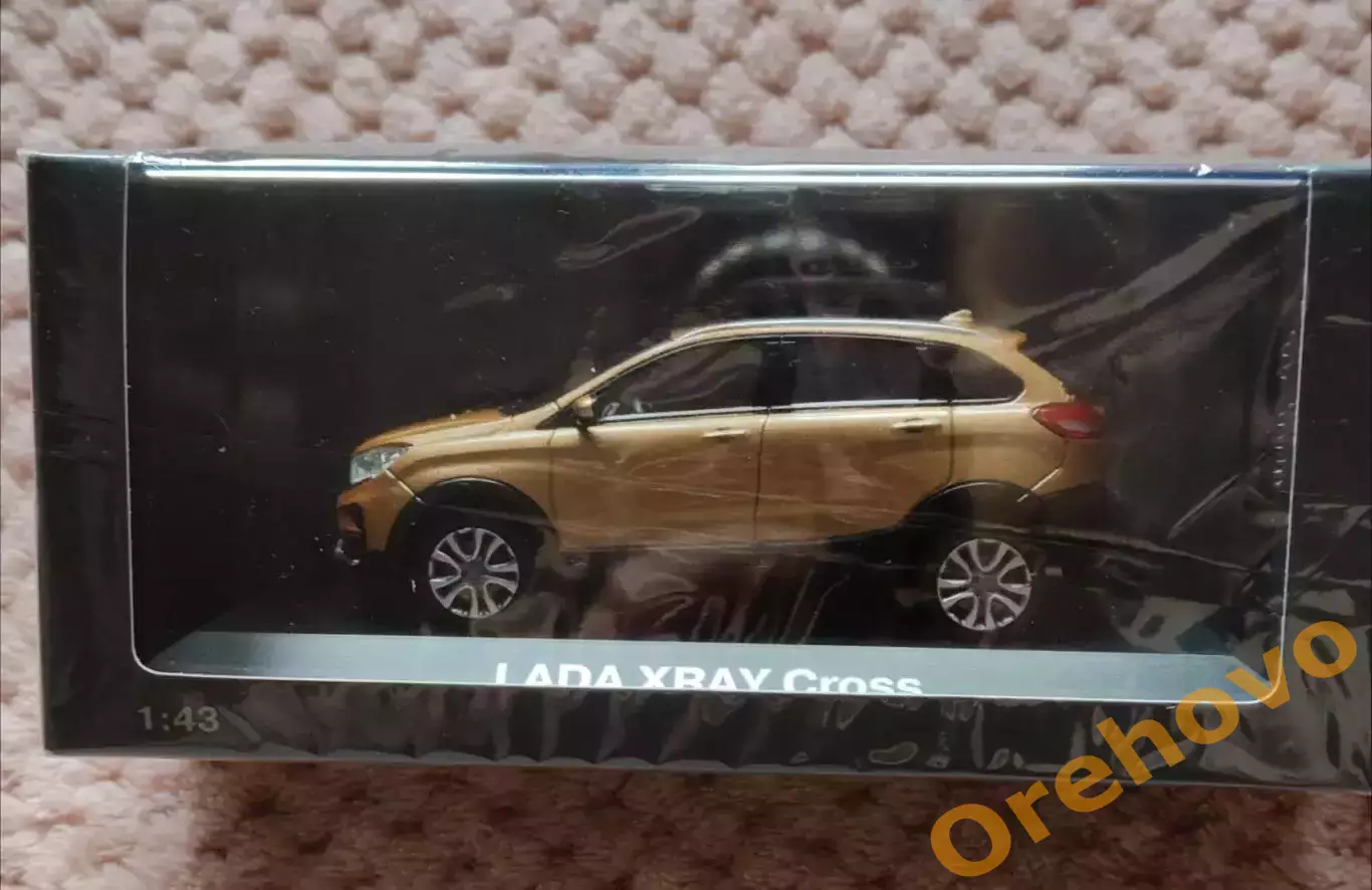 LADA XRAY Cross 1:43