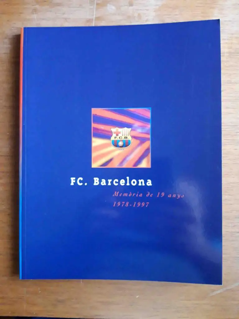 Футбол. Барселона. Официальный буклет (подарочное издание 1997 г.)
