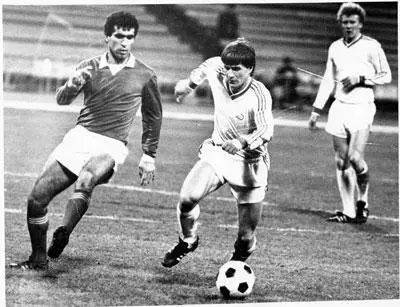 Футбол. Фото (оригинал). Василий Рац, Гурам Аджоев. 1986. Динамо - Металлист