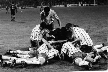 Футбол. 2 фото (оригинал). 1995. ЛЧ. Динамо Киев - Панатинаикос. Косовский